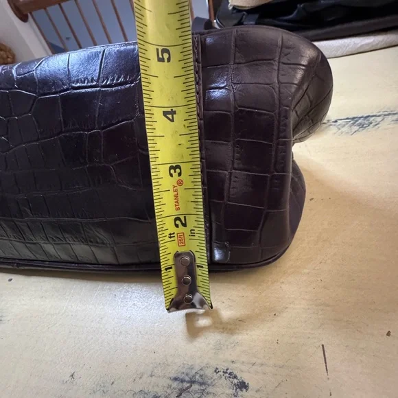 Elegant Brown Leather Handbag - Picture 12 of 13